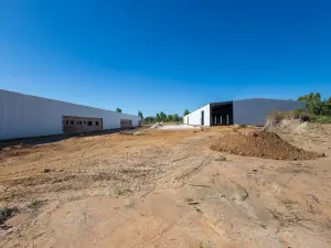 Industrial Stand to Rent in Arlington