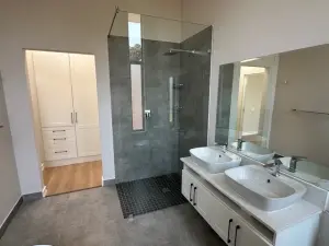 Townhouse/Complex/Cluster to Rent in Newlands