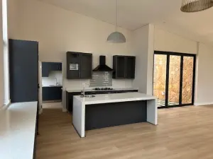 Townhouse/Complex/Cluster to Rent in Newlands