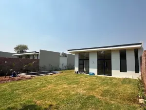 Townhouse/Complex/Cluster to Rent in Newlands