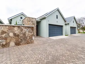 Townhouse/Complex/Cluster to Rent in Borrowdale West