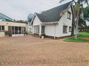 5 Bedroom House to Rent in Borrowdale