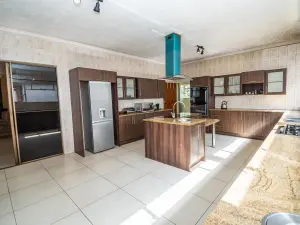 4 Bedroom House to Rent in Chisipite