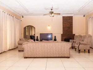 4 Bedroom House to Rent in Chisipite
