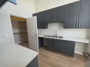 Townhouse/Complex/Cluster to Rent in Newlands