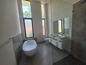 Townhouse/Complex/Cluster to Rent in Newlands