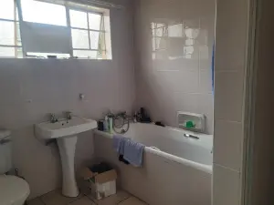 3 Bedroom Cottage/Garden Flat to Rent in Greendale