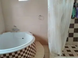 Flat/Apartment to Rent in Avondale West