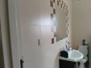 Flat/Apartment to Rent in Avondale West