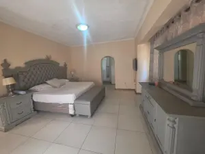 4 Bedroom House to Rent in Greendale North