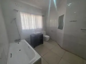 4 Bedroom House to Rent in Greendale North