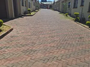 Townhouse/Complex/Cluster to Rent in Kamfinsa