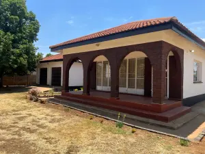 4 Bedroom House to Rent in Marlborough