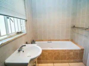 4 Bedroom House to Rent in Borrowdale