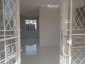 3 Bedroom Cottage/Garden Flat to Rent in Eastlea