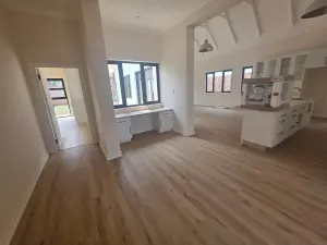 Townhouse/Complex/Cluster to Rent in Pomona