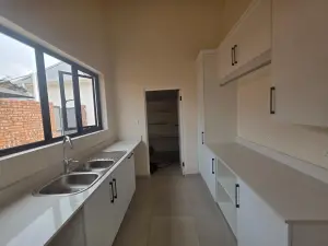 Townhouse/Complex/Cluster to Rent in Pomona