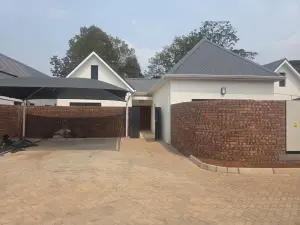 Townhouse/Complex/Cluster to Rent in Pomona