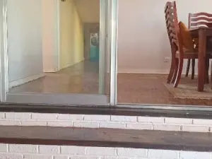 5 Bedroom House to Rent in Greystone Park