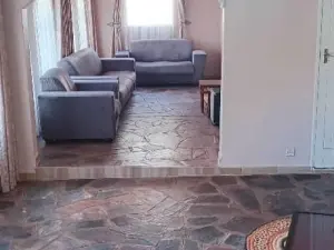 5 Bedroom House to Rent in Greystone Park