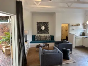 1 Bedroom Cottage/Garden Flat to Rent in Umwinsidale