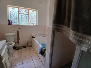 4 Bedroom House to Rent in Greystone Park
