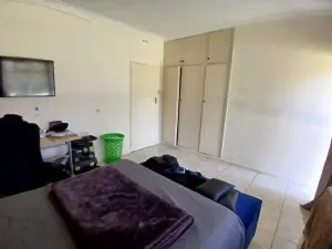 4 Bedroom House to Rent in Greystone Park