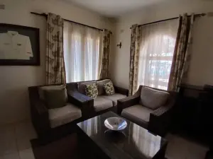 4 Bedroom House to Rent in Greystone Park