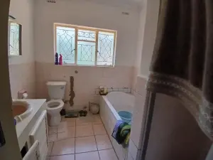 4 Bedroom House to Rent in Greystone Park