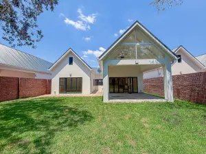 Townhouse/Cluster to Rent in Pomona