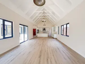 Townhouse/Cluster to Rent in Pomona