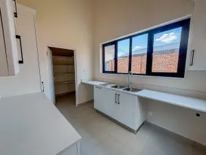 Townhouse/Cluster to Rent in Pomona