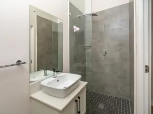 Townhouse/Cluster to Rent in Newlands