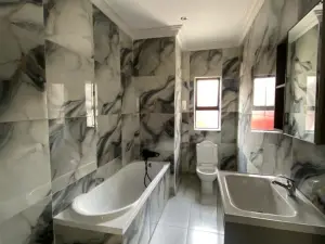 Flat/Apartment to Rent in Pomona