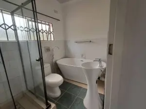 4 Bedroom House to Rent in Borrowdale West