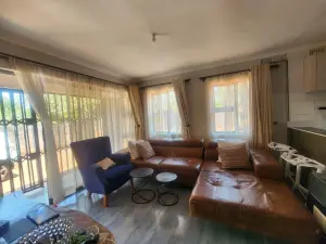 3 Bedroom Cottage/Garden Flat to Rent in Greendale North