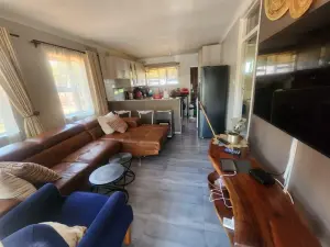 3 Bedroom Cottage/Garden Flat to Rent in Greendale North