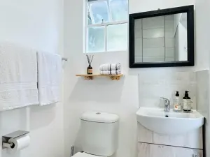 1 Bedroom Cottage/Garden Flat to Rent in Borrowdale West