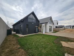 Townhouse/Cluster to Rent in Borrowdale West