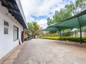 Office to Rent in Newlands