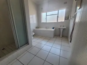 3 Bedroom Cottage/Garden Flat to Rent in Greendale