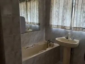 3 Bedroom House to Rent in Alexandra Park