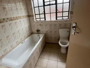 Townhouse/Cluster to Rent in Meyrick Park