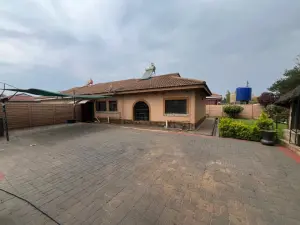 Townhouse/Cluster to Rent in Meyrick Park