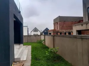 Flat/Apartment to Rent in Borrowdale West