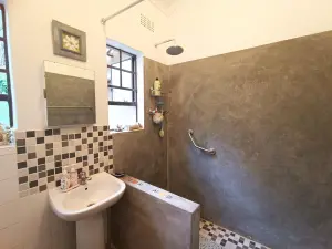 5 Bedroom House to Rent in Avondale - The Ridge