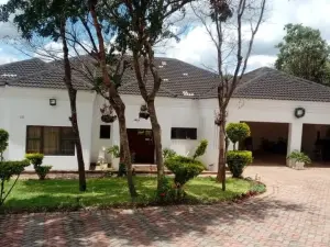 5 Bedroom House to Rent in Shawasha Hills