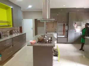 5 Bedroom House to Rent in Arlington