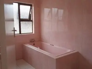 5 Bedroom House to Rent in Arlington