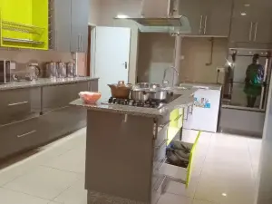 5 Bedroom House to Rent in Arlington